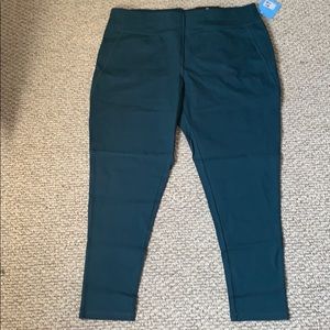 Pennington’s Activezone essential leggings
